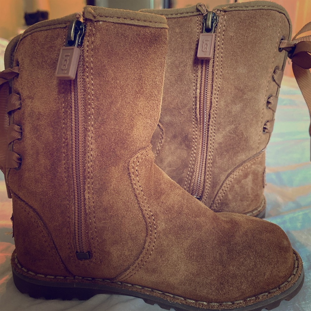 UGG Girls size 9 zip lace up